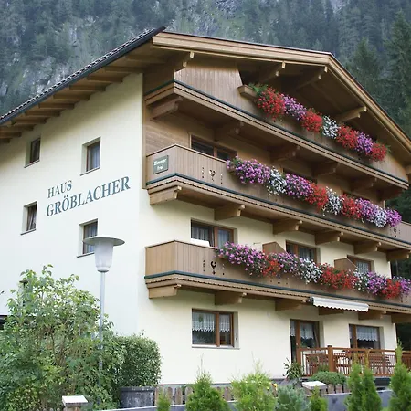 Haus Groeblacher Bed & Breakfast *