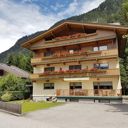 Haus Groeblacher Bed & Breakfast *