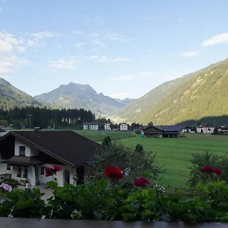 Haus Groeblacher Oda ve Kahvaltı Mayrhofen