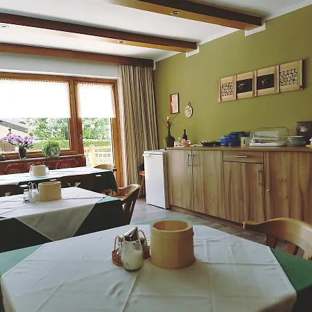 Haus Groeblacher Bed & Breakfast 3*