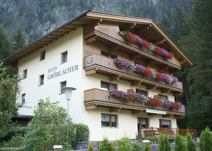 Haus Groeblacher Bed & Breakfast 3*